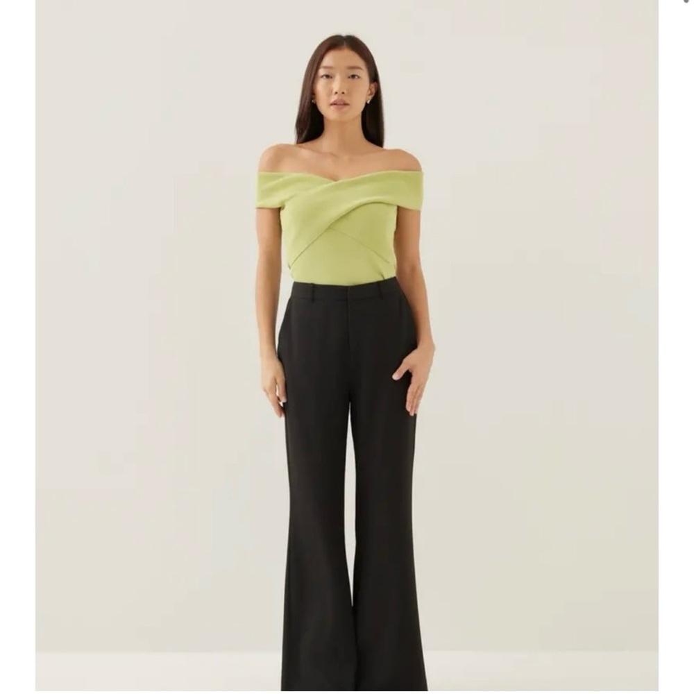 Fun green criss cross top!
